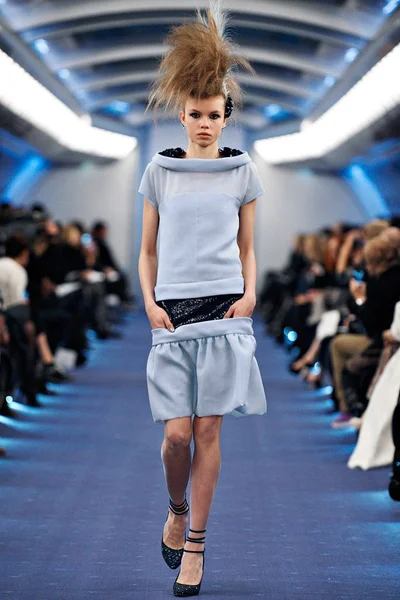 Look 10